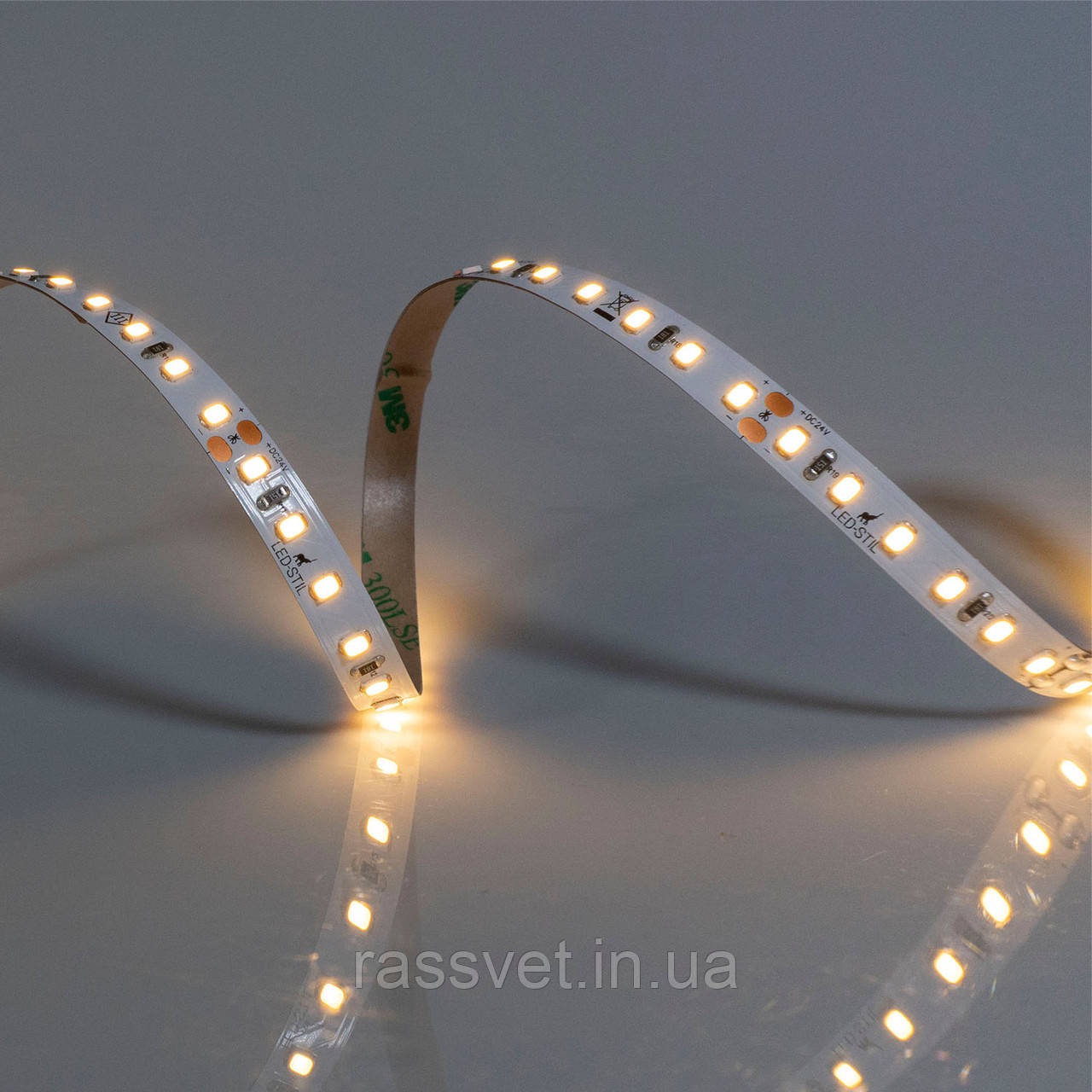 Світлодіодна стрічка 2700K 9,6 Вт/м 2835 120 діодів IP33 24 Вольти 900 lm