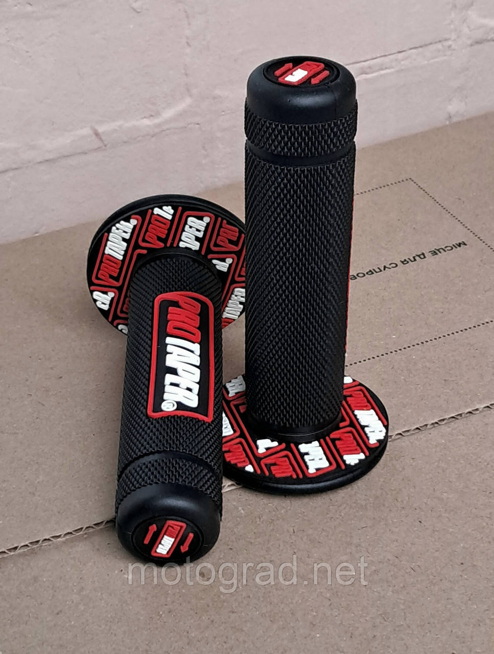 Ручки керма універсальні чорні PRO TAPER (червоно-білий логотип)