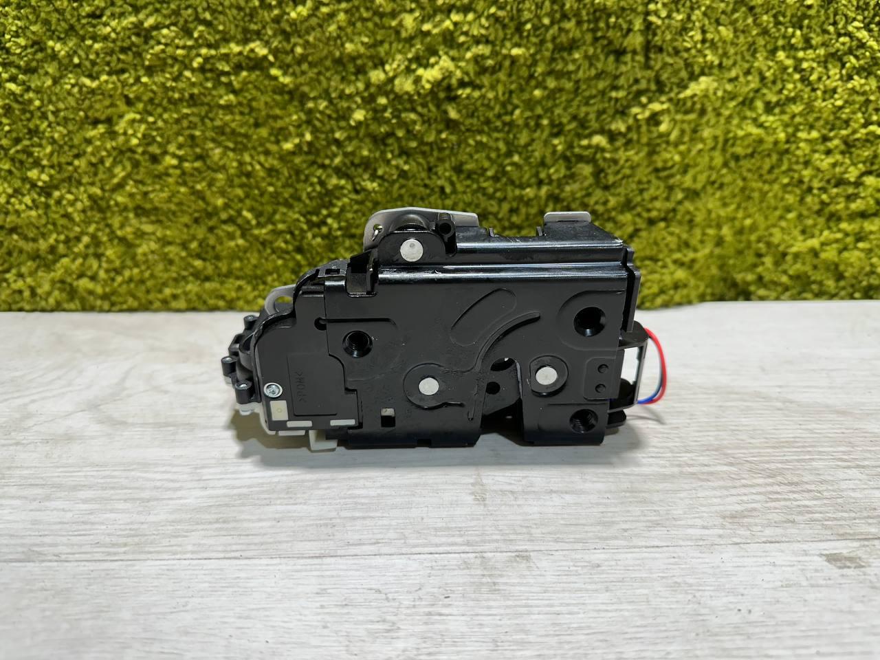 Новий правий передній замок SKODA FABIA I 00-07 замок передній правий Шкода Фабія 3B1837016CB, фото 1