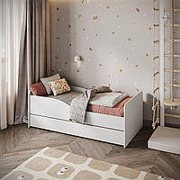 Ліжко дитяче з захисним бортиком на ламелях. Спальне місце 1600/800 мм