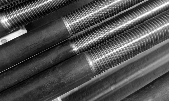 стрижні різьбові