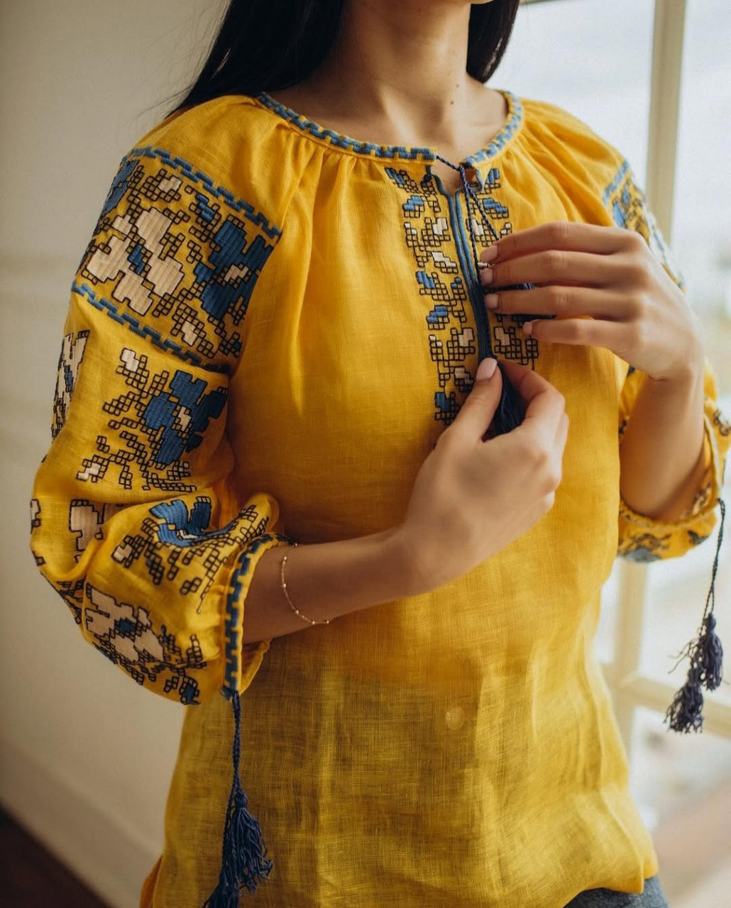 Жіноча вишиванка