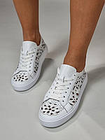 Кеди із перфораціює із натуральної шкіри білі. жіноче взуття на літо перфорація