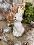 Великодній кролик для прикраси, білий з золотом h 13 см, фото 4