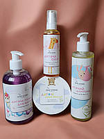 Набір натуральної косметики для дітей 4 в 1 (шампунь+піна для ванни+крем+олія) Soap Stories
