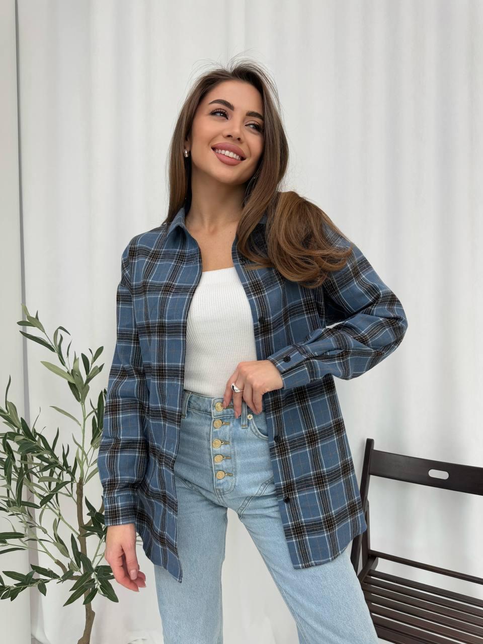 Зручна жіноча синя вільна сорочка в клітинку із сорочкової бавовняної фланелі, фото 1