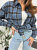 Зручна жіноча синя вільна сорочка в клітинку із сорочкової бавовняної фланелі, фото 2
