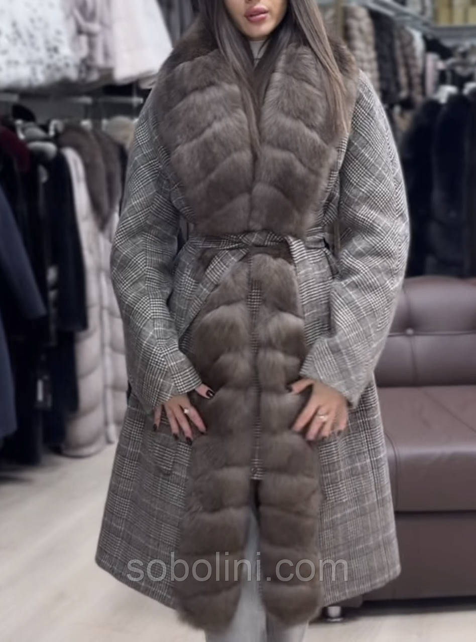 Пальто з натуральним хутром песця зі знижкою