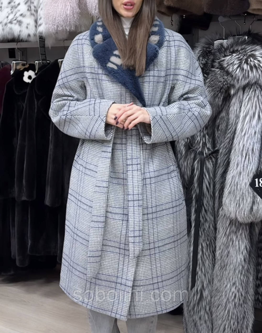 Пальто з натуральним хутром зі знижкою