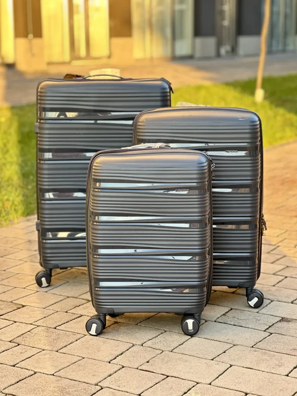 Валіза RGL Excalibur Поліпропілен на 4-х колесах, велика (L) чорний