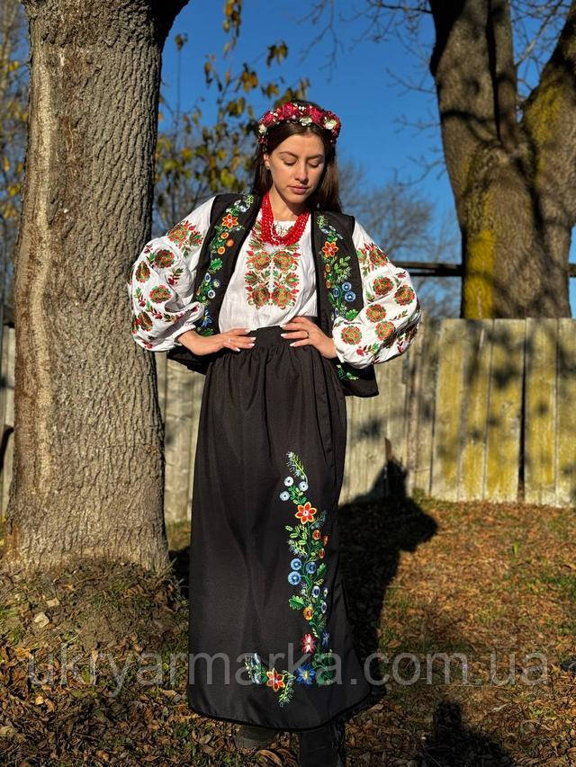 Українська плахта з вишивкою і жилетка