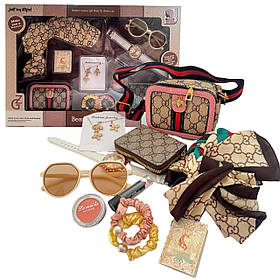 Набір аксесуарів сумочка хустинка окуляри годинник гаманець парфуми помада сережки підвіска на шию в кор 54*6*38см (S4)