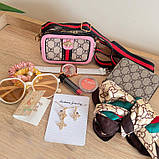 Набір аксесуарів сумочка хустинка окуляри годинник гаманець парфуми помада сережки підвіска на шию в кор 54*6*38см (S4), фото 3