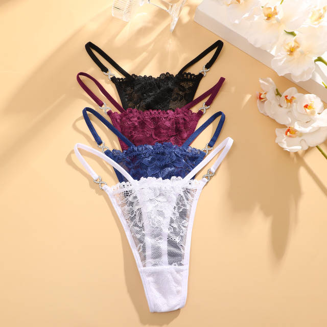 Кружевые трусикидегі жеке сурет