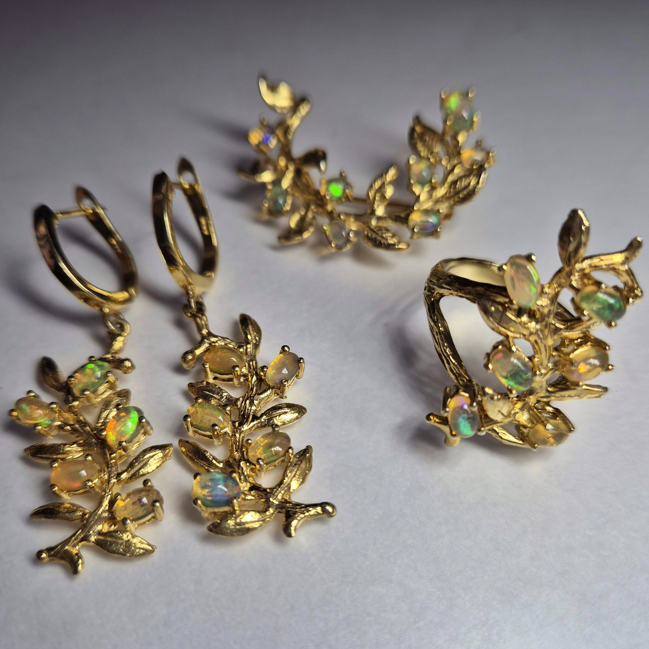 Комплект прикрас срібний сережки каблучка і брошка ручної роботи з природним камінням благородним ефіопським опалом, фото 1