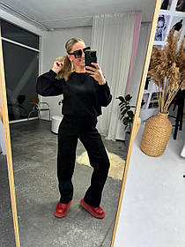 Стильний жіночій вельветовий костюм