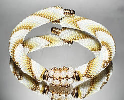 Білий із золотом браслет із бісеру на каркасі