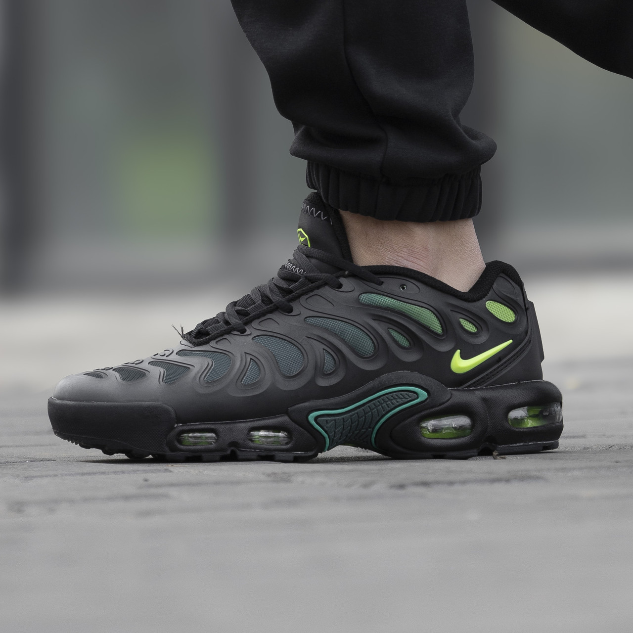 Чоловічі Кросівки Nike Air Max TN Plus Drift Black Green Strike / Найк Аїр Макс ТН Плюс Дріфт Чорні із Зеленим