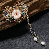 Брошка металева на золотистій основі класична з висувками з перлинками розмір 65х35 мм