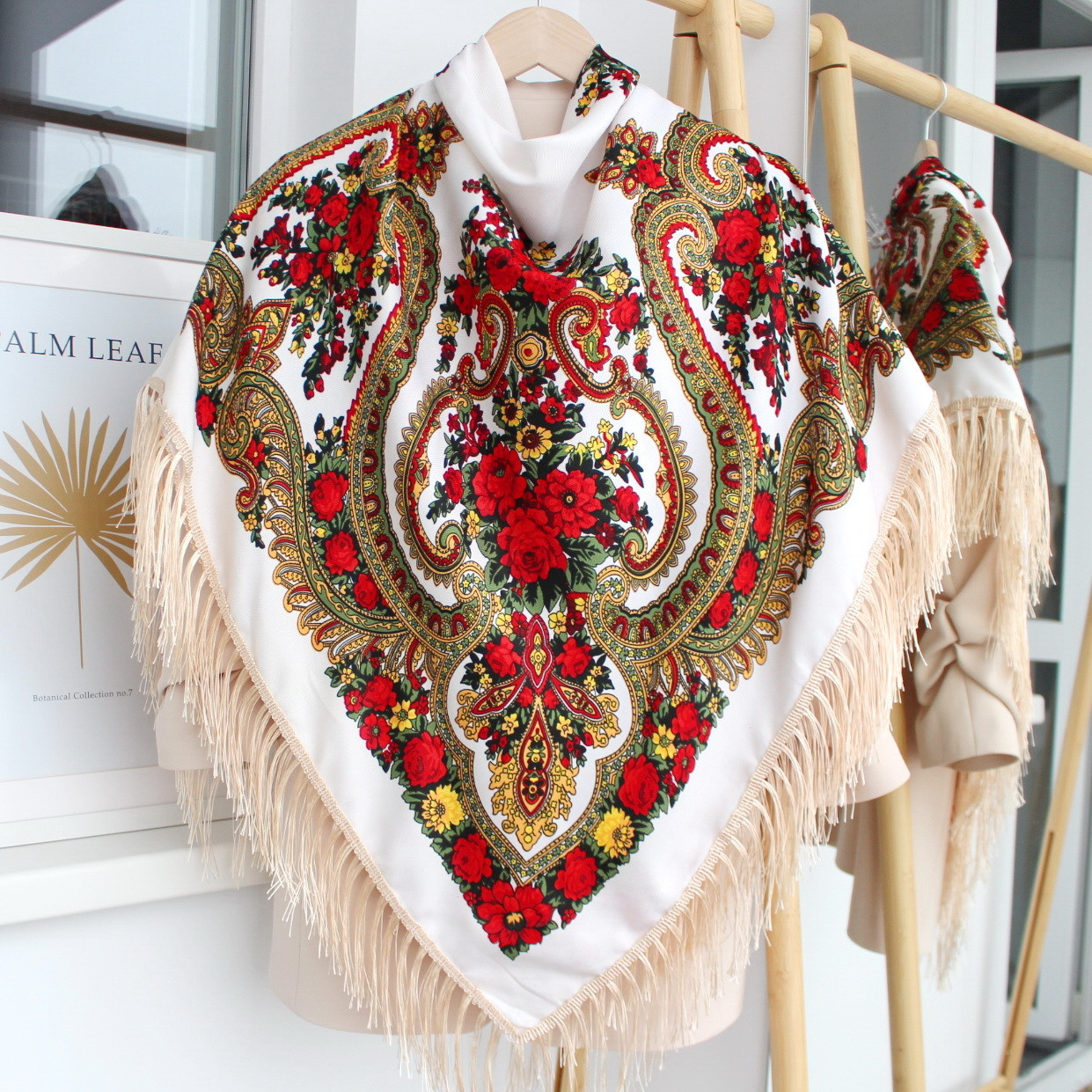 Хустка в народному стилі "Квіти Полісся" Молочна 616001, фото 1