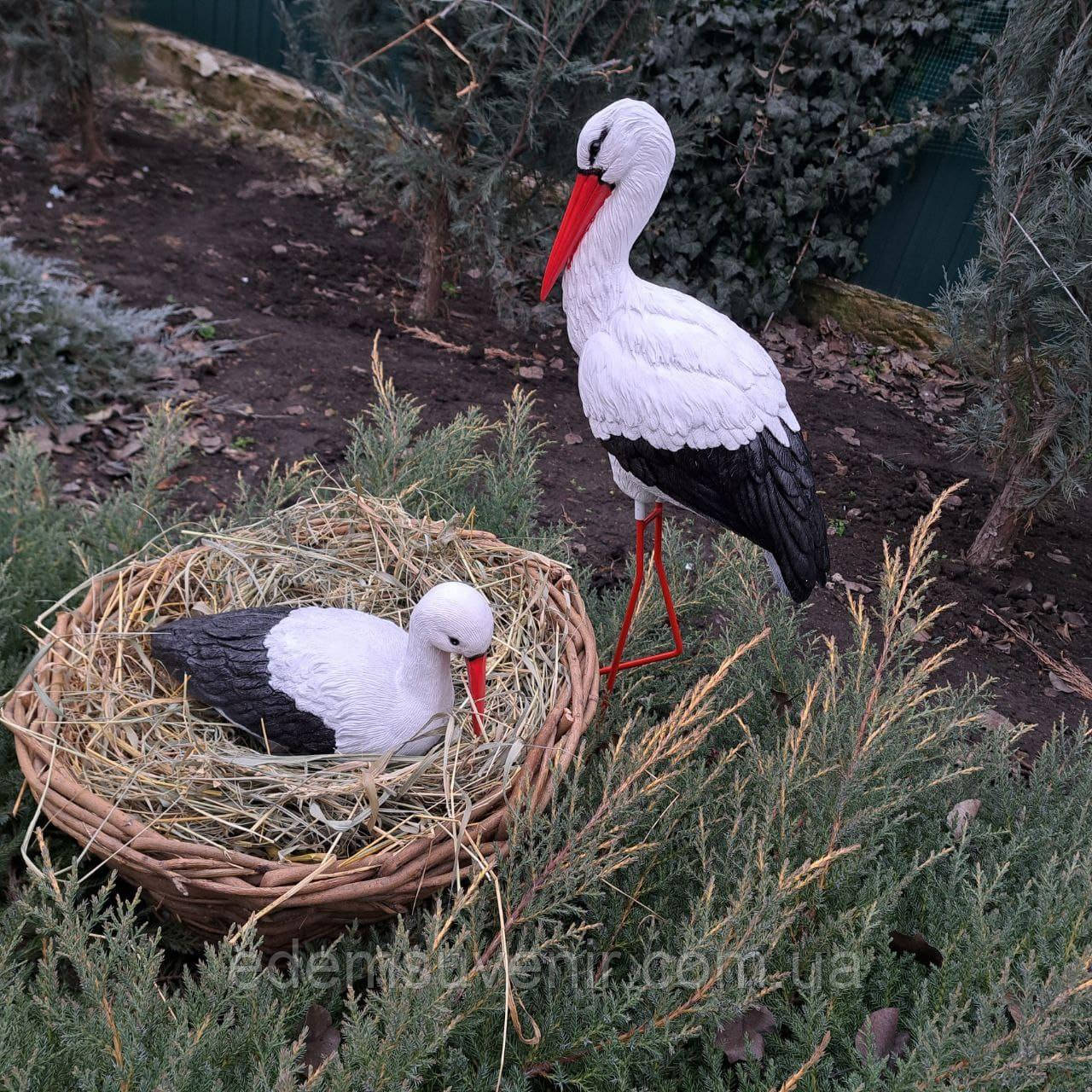 Комплект садових фігур Сім'я лелек з гніздом № 118, садово паркові скульптури лелеки, декоративні лелеки в гнізді із полістоуну, фото 1