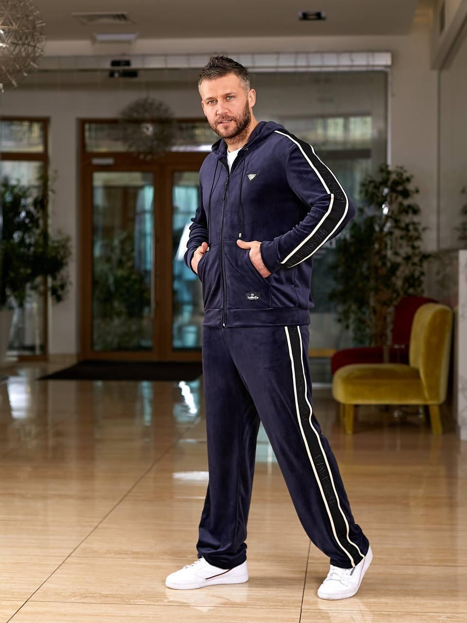 Чоловічий спортивний і домашній велюровий костюм унісекс з лампасами: кофта на блискавці з капюшоном та прямі штани, фото 1