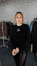 Кофта-гольф рубчик жіночий гарної розтяжності чорний/білий колір, фото 3