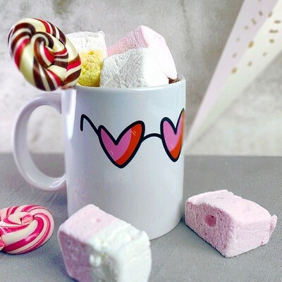 Чашка з принтом «Окуляри в формі серця»