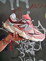 Рожеві замшеві жіночі кросівки New Balance 9060