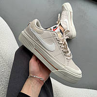 Бежеві шкіряні жіночі кросівки Nike Court Legacy Lift