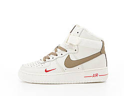 Зимові високі шкіряні бежеві жіночі кросівки Nike Air Force 1 ‘07 Essenti Mocco