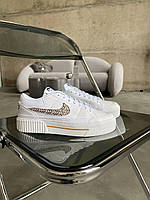 Білі шкіряні жіночі кросівки Nike Court Legacy