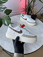 Білі шкіряні жіночі кросівки Nike Court Vision Alta White Leopard