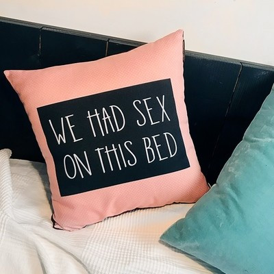 Подушка з принтом 50x50 см «We had sex on this bed»