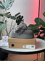 Зимові сірі замшеві жіночі Уггі шльопки UGG Funkette Slipper Platform Chestnut на платформі натуральне хутро