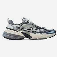 Сірі текстильні жіночі кросівки Nike V2K Run Pure Platinum Wolf Grey FD0736-003