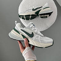 Білі текстильні жіночі кросівки Nike V2K Runtekk