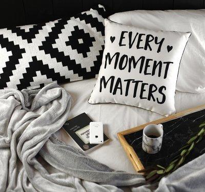 Подушка декоративна 45х45 см (мішковина) Every moment matters