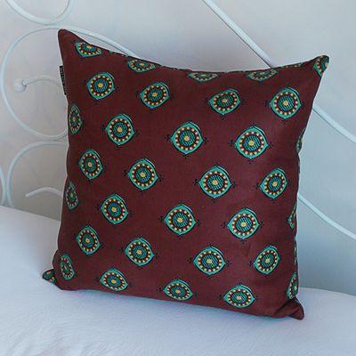 Подушка для дивана 45х45 см ««Орнамент на коричневому фоні»