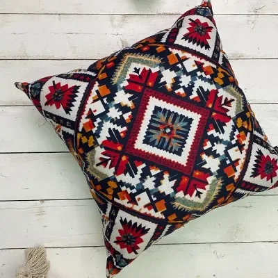 Подушка для дивана 45х45 см «Контрастний орнамент»