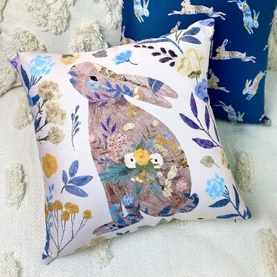 Подушка для дивана 45х45 см «Зайчик і квіти»