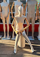 Жіночий манекен з шарнірними руками сидячий