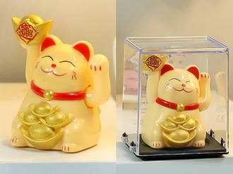 Манеки Неко на сонячній батареї Жовтий