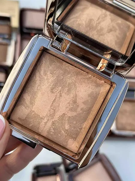 Бронзердля обличчя Ambient Lighting Hourglass Bronzer Radiant Bronze Light 1,3 g.