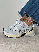 Білі текстильні жіночі кросівки Nike V2K Run 'Summit White Navy' Найк Ран В2К