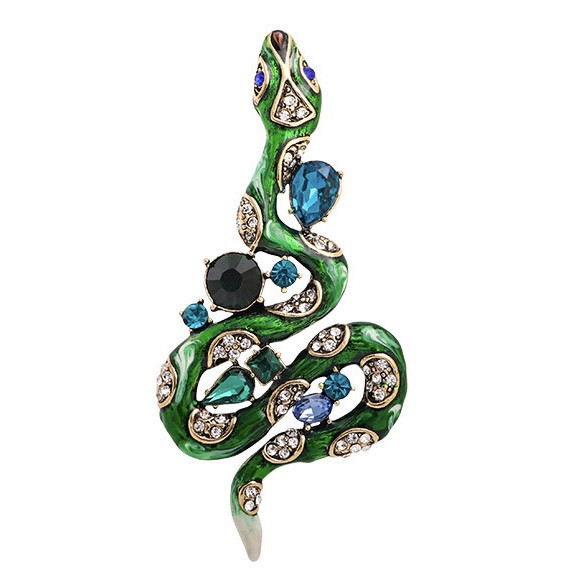 Брошка металева на золотистій основі змія зелена з різнобарвними стразами розмір виробу 80х40 мм