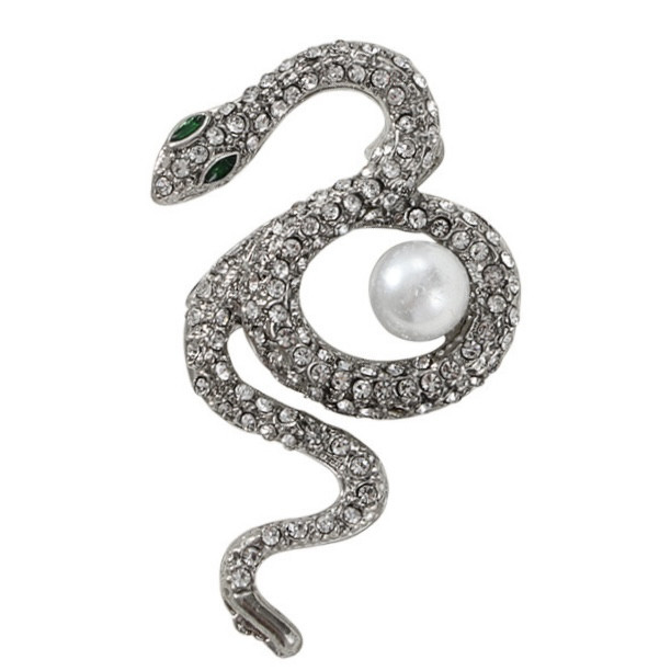 Брошка металева на сріблястій основі змія з білими кристалами та намистиною розмір виробу 45х25 мм
