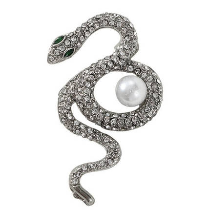 Брошка металева на сріблястій основі змія з білими кристалами та намистиною розмір виробу 45х25 мм, фото 1