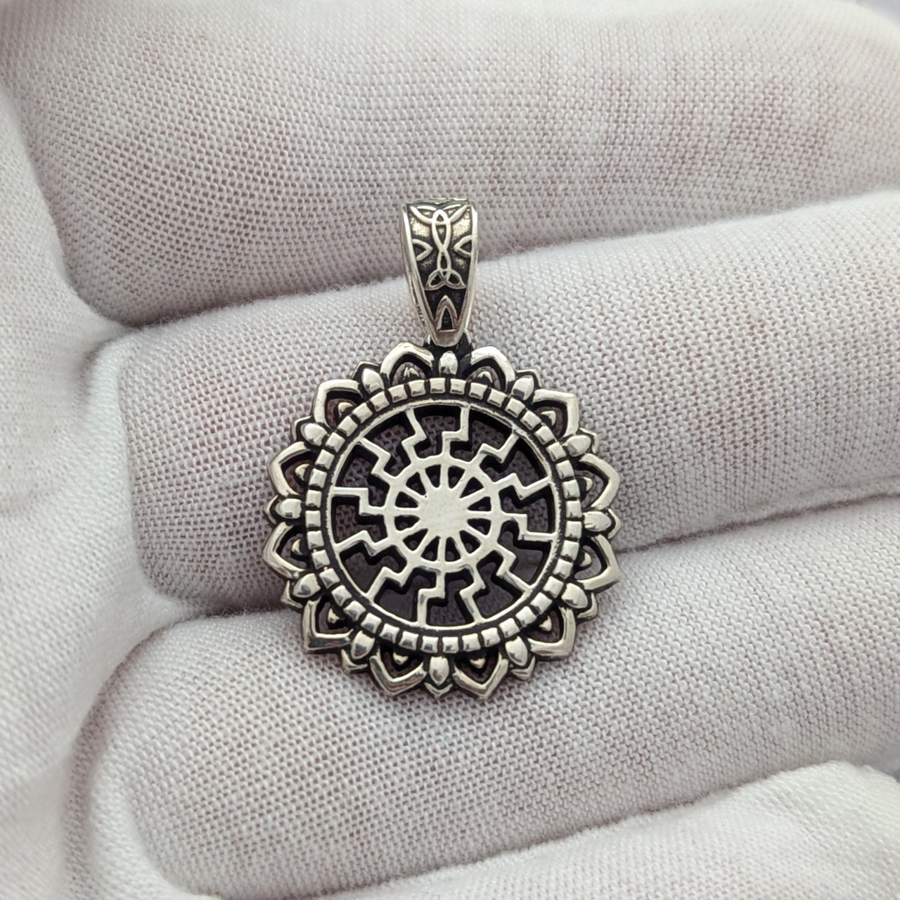 Чорне сонце кулон оберіг амулет