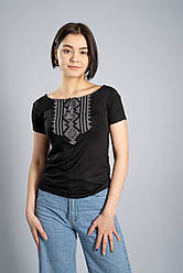 Жіноча чорна футболка-вишиванка на кожен день «Гуцулка (сіра вишивка)»